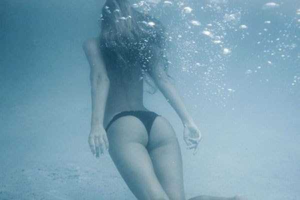 sexy-underwater-girls-14