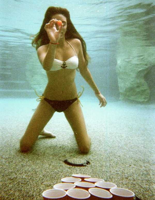 sexy-underwater-girls-34
